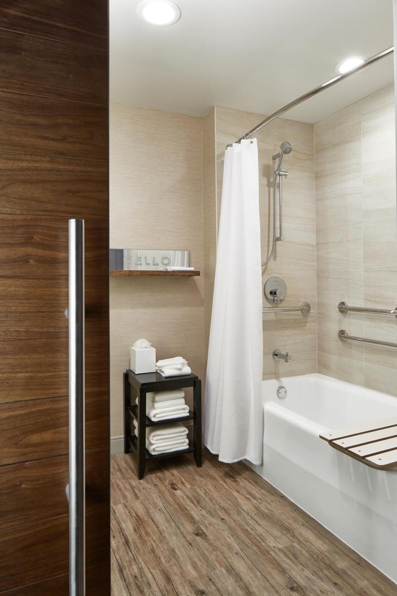 The Del Monte Lodge Renaissance Rochester Hotel & Spa Екстериор снимка