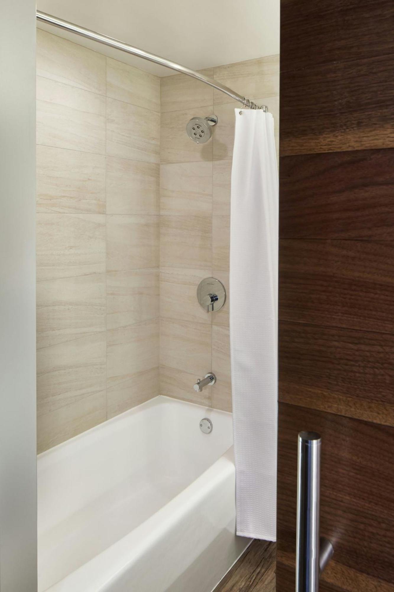 The Del Monte Lodge Renaissance Rochester Hotel & Spa Екстериор снимка