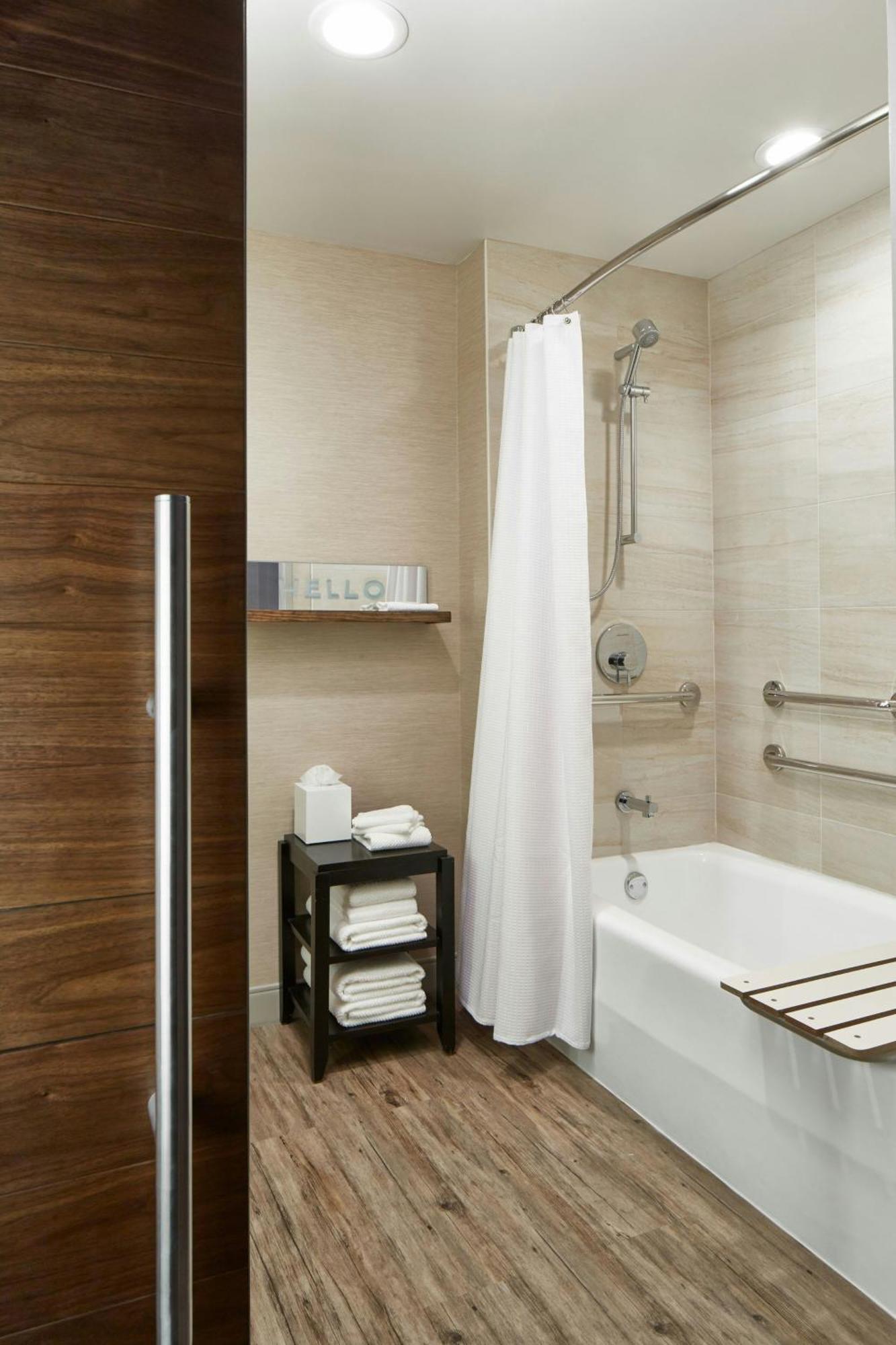 The Del Monte Lodge Renaissance Rochester Hotel & Spa Екстериор снимка