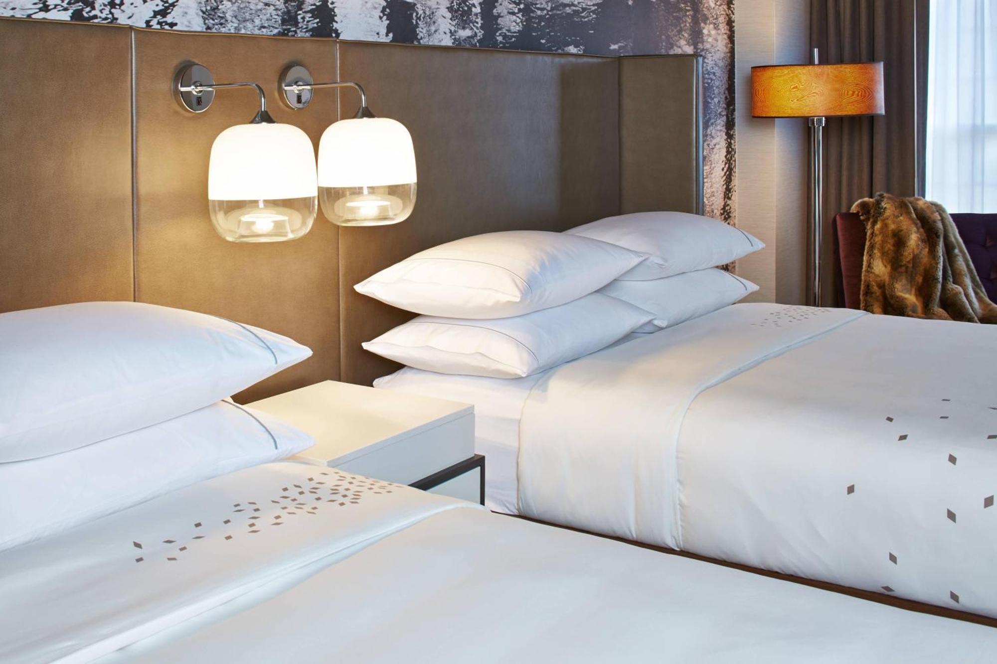 The Del Monte Lodge Renaissance Rochester Hotel & Spa Екстериор снимка