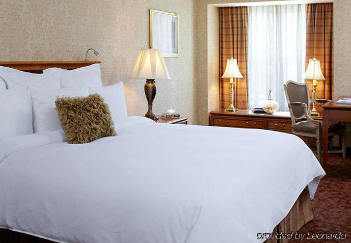 The Del Monte Lodge Renaissance Rochester Hotel & Spa Екстериор снимка