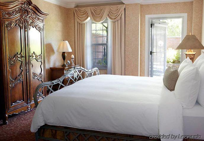The Del Monte Lodge Renaissance Rochester Hotel & Spa Екстериор снимка